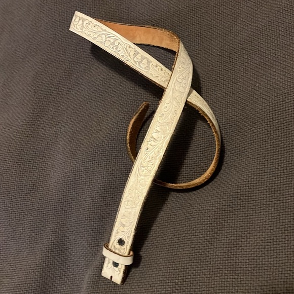 Vintage Tooled Leather Western Belt - Picture 4 of 4